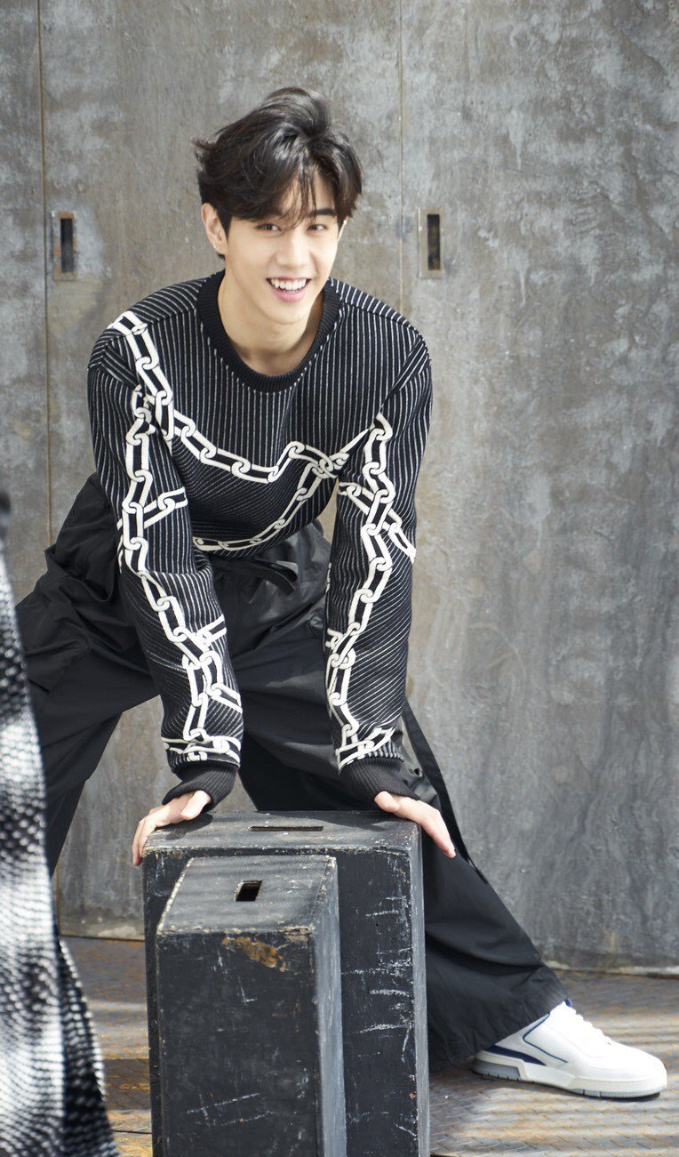 Louis vuitton chain sweater new arrivals