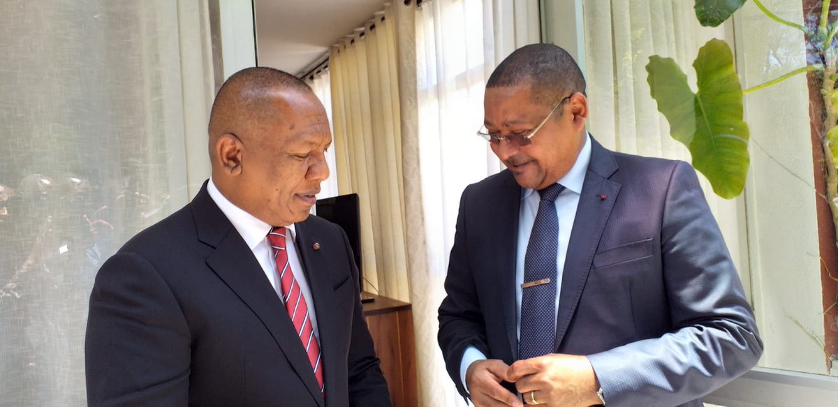 JMOgans19's tweet photo. J'ai eu l'honneur d'être reçu ce 5/11 par M. le Premier Ministre, Chef du Gouvernement de Madagascar à Antananarivo. Il a par ailleurs tenu à féliciter le @PresidentABO, pour sa décision d'interdiction d'exportation du bois à l'état brut au profit de la transformation locale. https://t.co/kVVQRn54OH