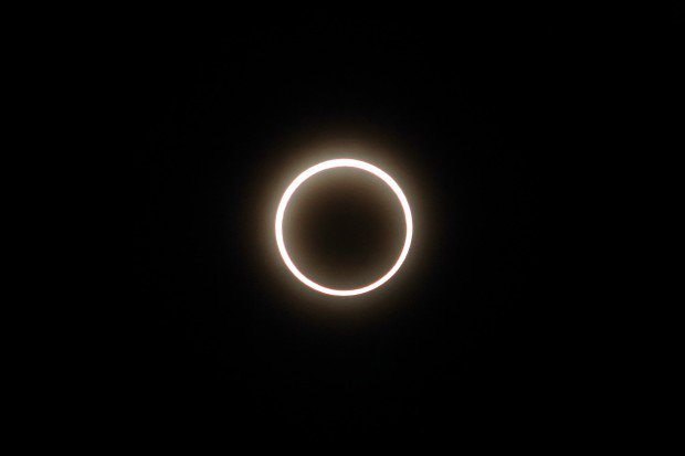 skyatnightmag's tweet photo. Speaking of eclipses, there's an annular solar eclipse for observers in the Middle East, India and south-east Asia this Boxing Day.
#ChristmasEclipse
https://t.co/9KQ2Lw6e4E https://t.co/UqwehALOFJ