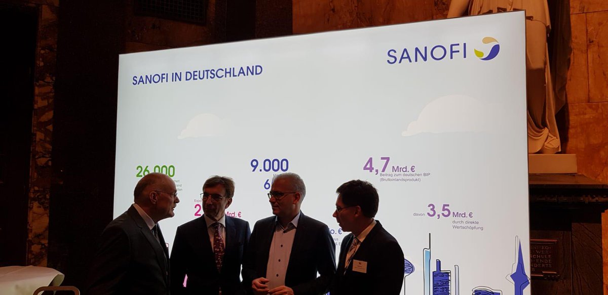 sanofiDE's tweet photo. Hessens Minister Tarek Al-Wazir @talwazir und Wolf Matthias Mang, Präsident @VhUHessen, informieren sich beim 28. Hessischen Unternehmertag über den Beitrag zur #Wertschöpfung in Deutschland von @sanofiDE. #HUT2019 #HessenChampions https://t.co/z7NipxgSk4