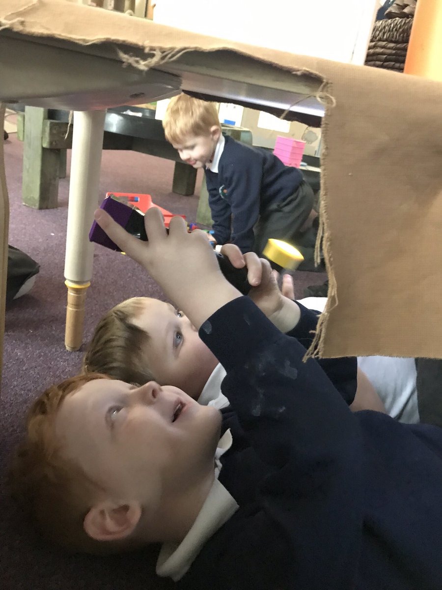 scps_foundation's tweet image. Fs1 have been investigating light and dark today! We loved using the torches and dark den! The children made shadows and used the torches to find things in the dark! #springcottageeyfs #fs1  #springcottagescience