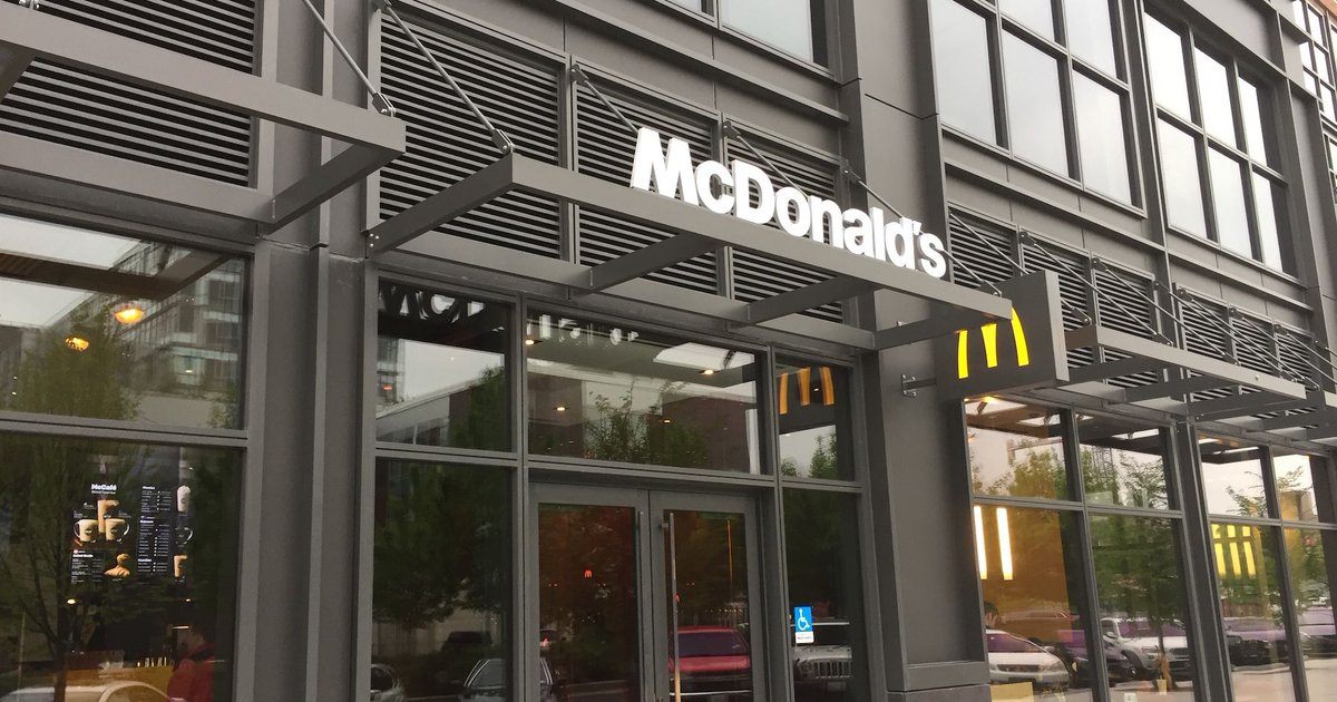 Sentieo's tweet photo. Another C-level executive leaves McDonald’s https://t.co/OEJF3PGyoe > #Sentieo deep search used here to compare the terms of the last two CEO's #separationagreements in seconds
$MCD #qsr restaurants #corpgov #SECfilings #SECreporting https://t.co/OkAzdQXTzI