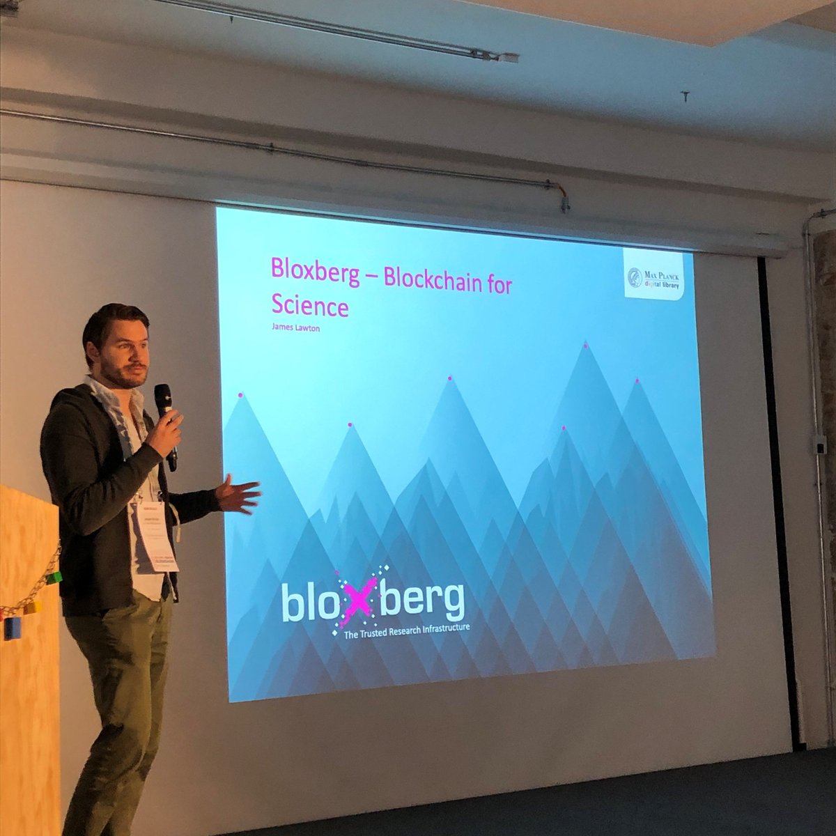 ARTiFACTS_ai's tweet image. Insightful backend keynote from @maxplanckpress's James Florian Lawton this morning on #maxplanck's digital library bloxberg blockchain for science initiative #blockchainforscience #bfscon #bloxberg