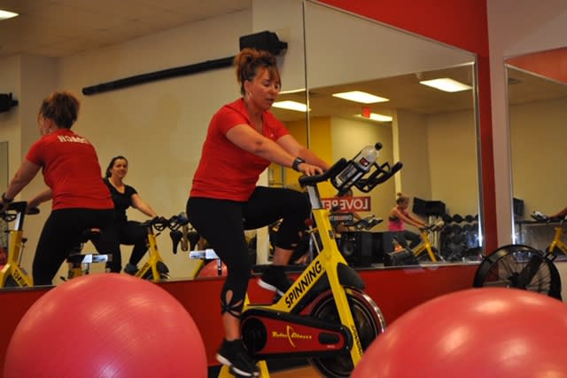 RetroCStreamIL's tweet photo. Join us tomorrow at 6pm for our Cycle and Core class with Kimberly! 💪🔥🚴‍♀️ https://t.co/w6ncBpZ4sp