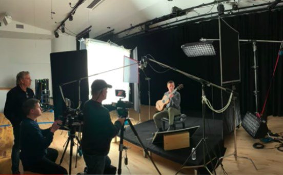 kinoflo's tweet photo. .@rulebostoncam See how the @kinoflo FreeStyle 31 LED was used to highlight these oneofakind, antique guitars (see link) and rent the #FreeStyle31 at 25% off this month Reach out to rentals@rule.com or 800-rule-com for details
https://t.co/hYiLuRQSeF #kinoflo #kinoflofreestyle https://t.co/9FuzTyh7Lx