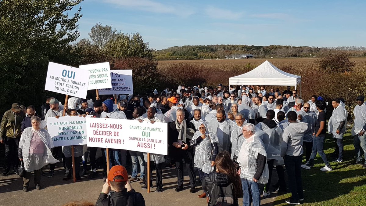+ de 300 pers. présentes au rassemblement du Collectif des vrais gens le 26 octobre pour dire OUI au projet du Triangle de Gonesse (création d'une station de métro, d'un quartier d'affaires et le projet Europacity) #gonesse #ligne17 #EuropaCity