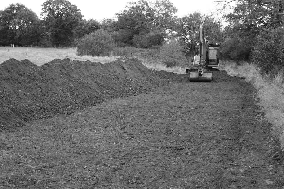 BUARC_Archaeo's tweet image. Some of the @BUARC_Archaeo team undertaking a watching brief during groundworks for a new water pipeline. Unfortunately there's also a lot of water coming from the sky! #RealArchaeology #planning #watchingbrief #waterproofs