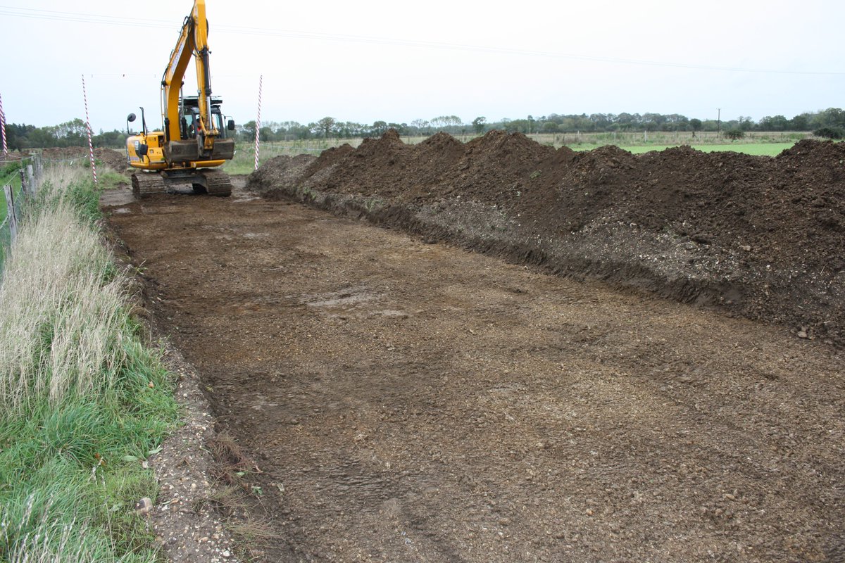 BUARC_Archaeo's tweet image. Some of the @BUARC_Archaeo team undertaking a watching brief during groundworks for a new water pipeline. Unfortunately there's also a lot of water coming from the sky! #RealArchaeology #planning #watchingbrief #waterproofs