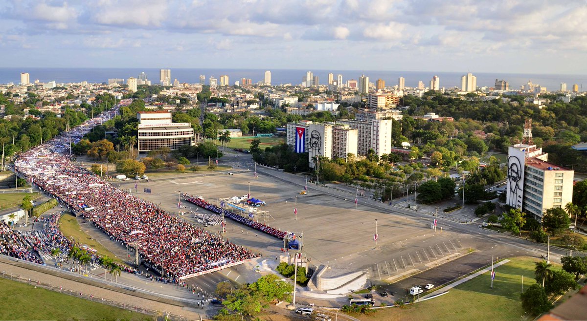embacuba_ecuad's tweet photo. El bloqueo continúa siendo una política absurda, obsoleta, ilegal y moralmente insostenible, que no ha cumplido ni cumplirá el propósito de doblegar la decisión patriótica del pueblo cubano de preservar su soberanía e independencia.
#ElBloqueoEsReal #NoMasBloqueo #YoVotoVsBloqueo https://t.co/XBGuEyxhT7