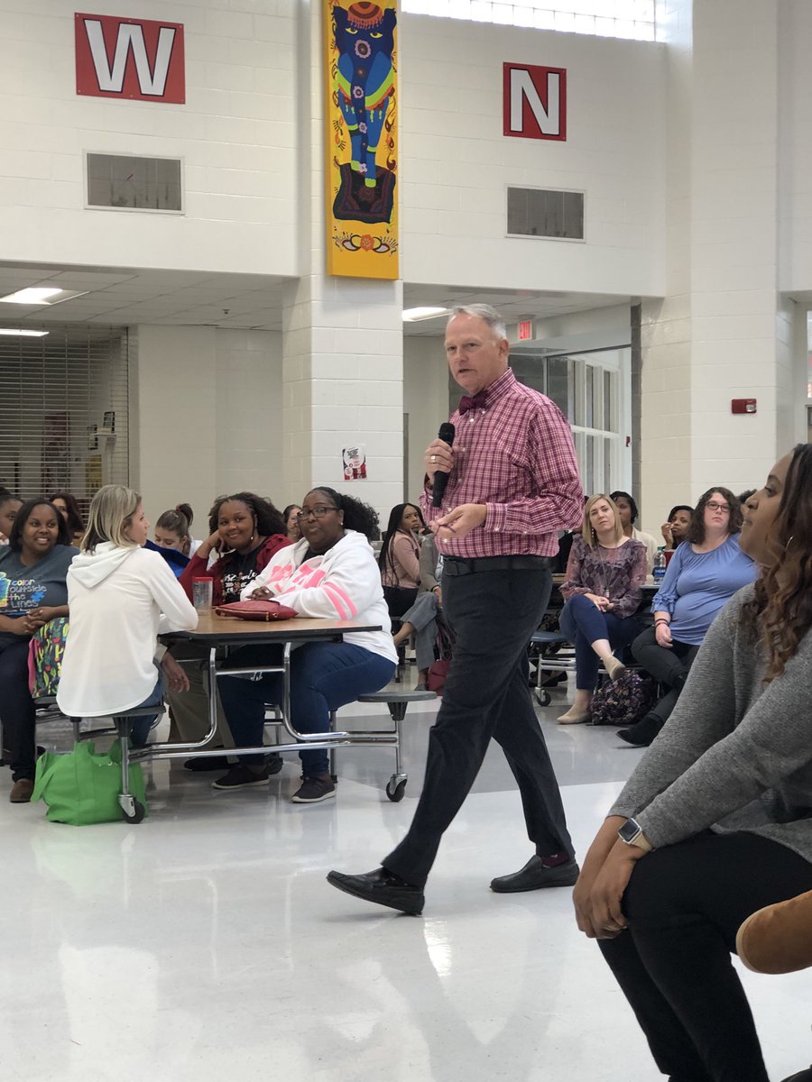 lcbteam415's tweet image. ⁦⁦@lester_laminack⁩ Instantly capturing the audience with the first line out of his mouth  ⁦@lisa_orr⁩ ⁦@robininhampton⁩ ⁦@AlmandBonnie⁩ ⁦@mlpmorse⁩ #HCSExpectExceptionalLearning