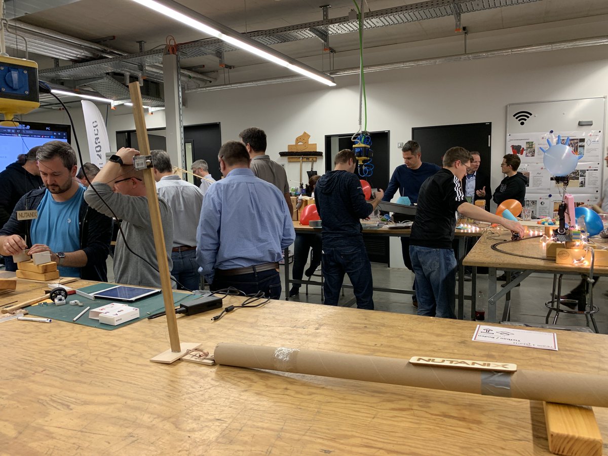 GabyGrau01's tweet photo. Work today. #Nutanix #makerspace #rubygoldberg https://t.co/kqepuMEata