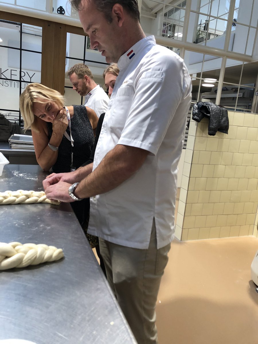 Op uitnodiging van <a href="/BF_Netherlands/">Business France Netherlands</a> zijn we vandaag te gast bij <a href="/bakeryinstitute/">Bakery Institute</a> om een workshop te geven rondom WK Boulangerie @EuropainFrance 2020 in Parijs #sierstuk #vlechtbroden
