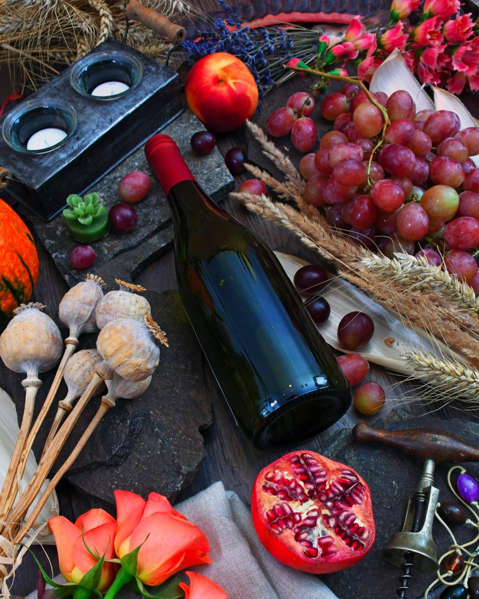 TONIGHT! Experience unique wines available from Chilean distributors and vintners presenting wines you will not see in the LCBO. 

Only a few tickets left via the link below: 

ticketweb.ca/event/chilean-…