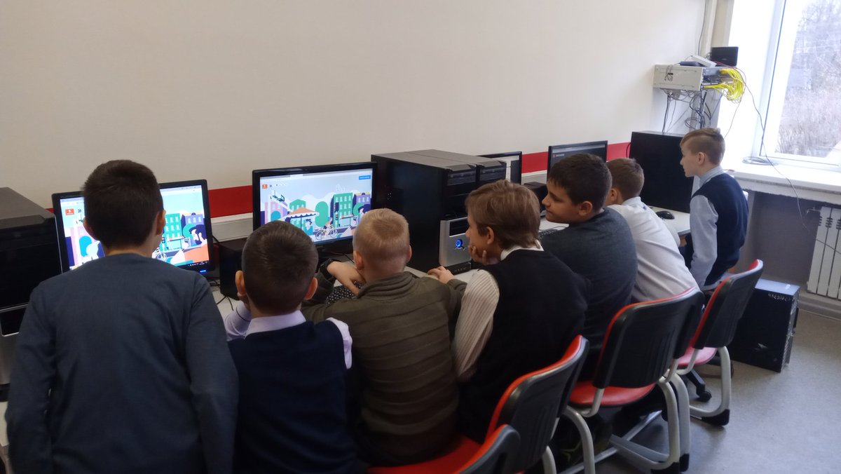 В рамках всероссийского проекта в 5х и 8х классах прошли Уроки цифры.