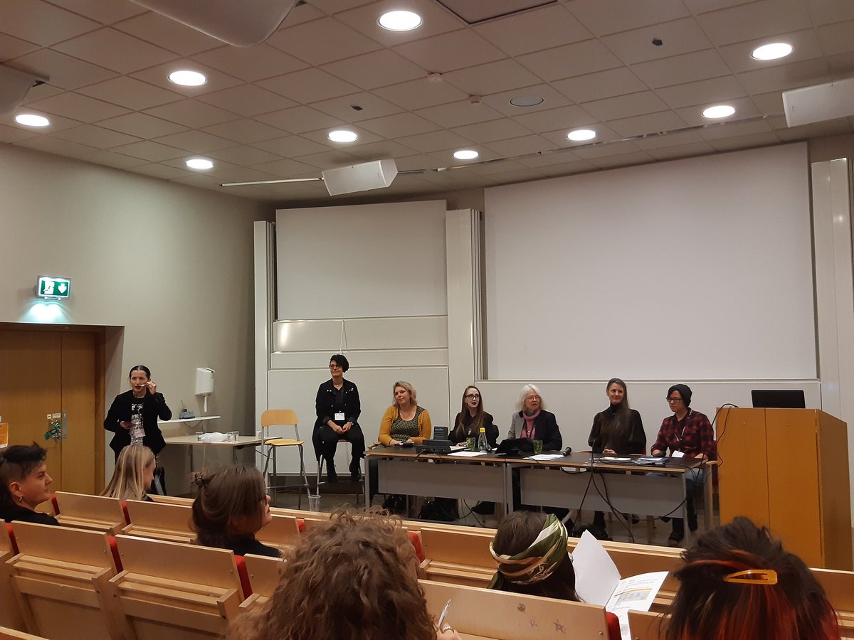 What a wonderful experience of a conference that is a space of joy, of community building and extrordinary, diverse scholarship!! Closing remarks+ keynotes, minus Riley on his way to the train...
 #QueerDeath2019 #genderstudies