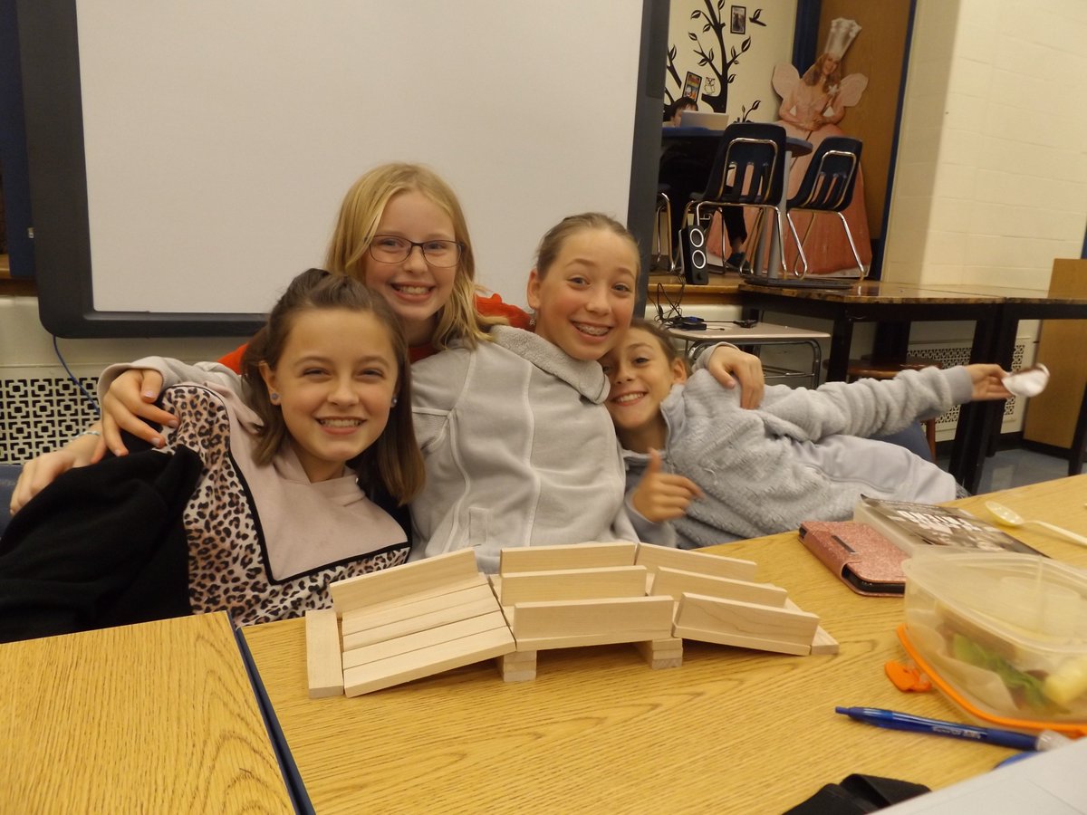 cougarslibrary's tweet image. @CatonsvilleMS 6th gr.S&apos;s having lots of lunchtime fun with @KEVAplanks in the library #CMSmakes @BCPSLMP #bcpslms