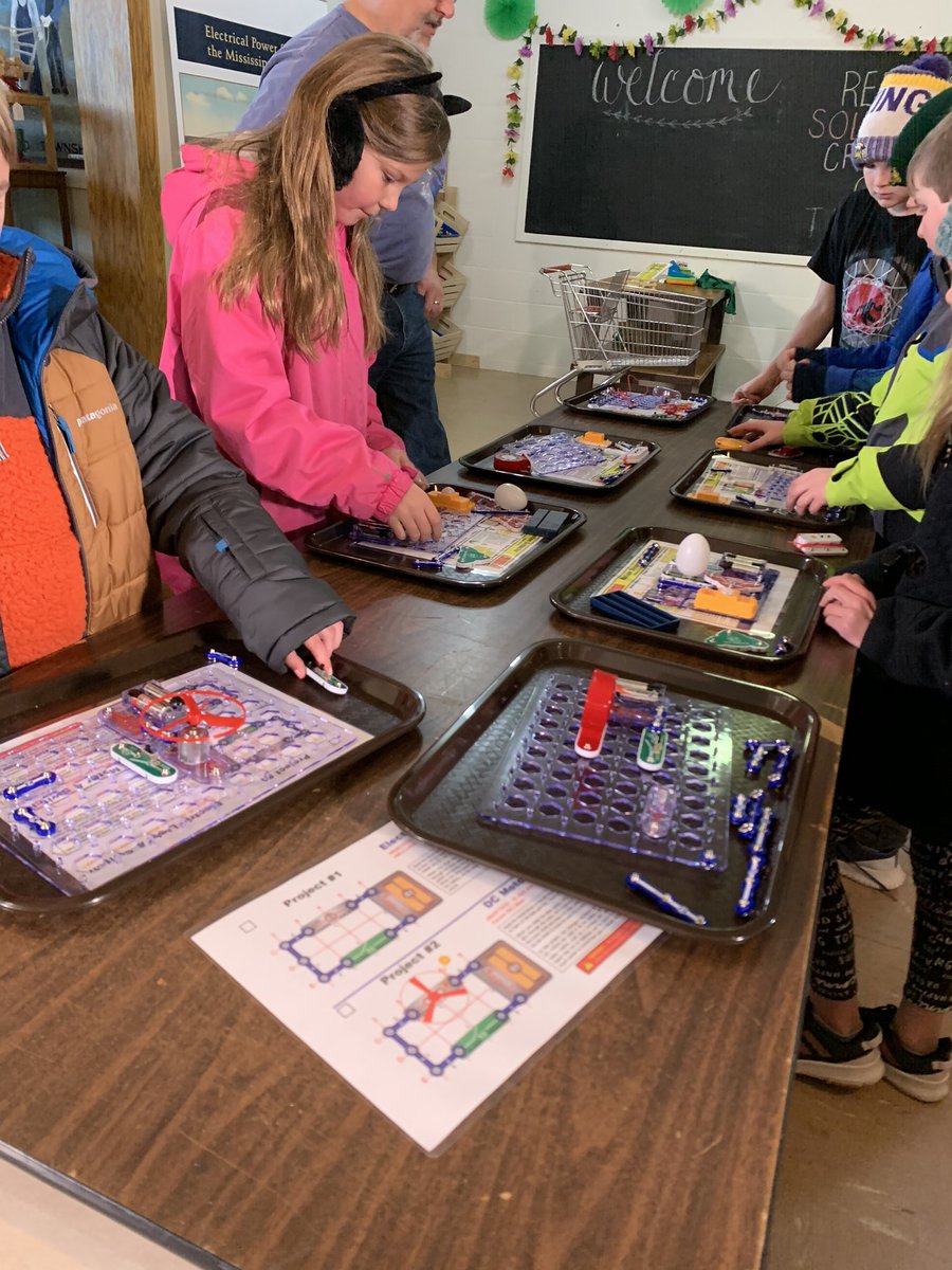 Bahr4th's tweet photo. We had an electrifying good time @BeckerCtyMuseum last week! Thank you @The_Glass_Lady What a great exhibit, if you have to chance make sure to go check it out! 👍👍 #settingtheBahr #DLschools #KidsDeserveIt https://t.co/0Fs04cX8Kv