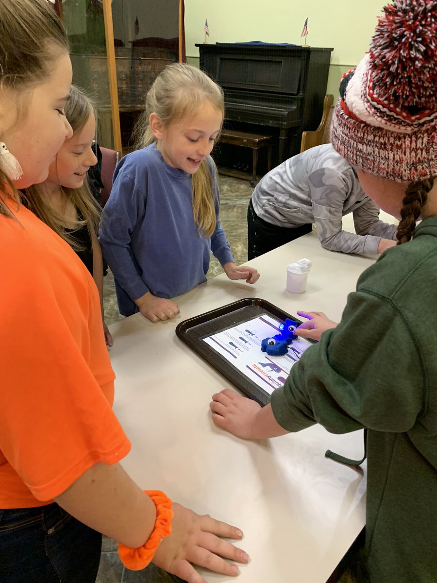 Bahr4th's tweet photo. We had an electrifying good time @BeckerCtyMuseum last week! Thank you @The_Glass_Lady What a great exhibit, if you have to chance make sure to go check it out! 👍👍 #settingtheBahr #DLschools #KidsDeserveIt https://t.co/0Fs04cX8Kv