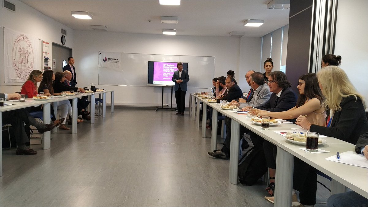 BioAnuchis's tweet photo. Participando junto a referentes de del ecosistema de innovación de la reunión sobre el @MIT_REAP en el marco denla edición 2019 del #100klatam https://t.co/vkDhht5MgS