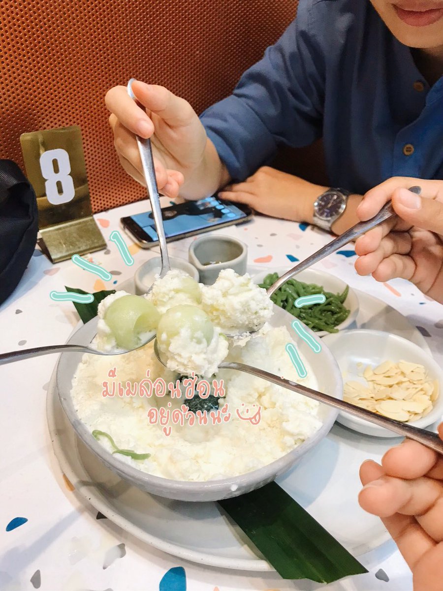 kinfinity88's tweet photo. 🍚บิงซูลอดช่องอินทนิล
น้ำแข็งใสทำจากนมเจ้มจ้น หวานน้อยแต่หวานนะ  กินคู่กับลอดช่อง ราดน้ำตาลโตนดคือทีเด็ดเลย เจ้าก้อนกลมหนึบหนับอร่อยมากกก แถมข้างในยังมีเมล่อนด้วยนะ จุกๆไปเลย
💰245฿ 
📍@cheevit_cheeva สยาม
#กินนี่ดิ่ #กินfinity #อร่อยบอกต่อ #อร่อยไปเเดก #อร่อยจนต้องรีวิว @aroii https://t.co/2o4nBZVCbb