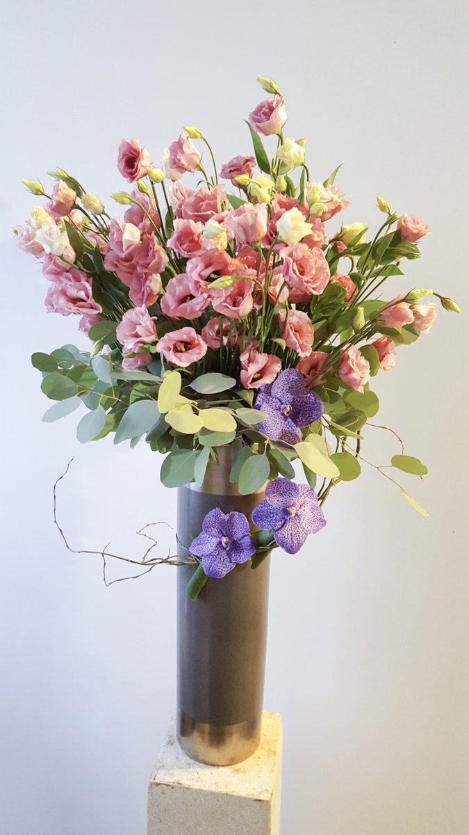 RachelChoFloral's tweet photo. Sugar. Spice. And everything nice. 🌸💜🌿 Light up your #office space with fresh #blooms every week with our help! https://t.co/EhWuhfsA0w #NYCFlorist #FloralArrangements https://t.co/B5qe3V1NCf
