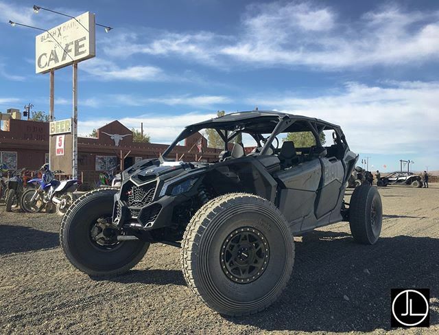 UTVGuide's tweet photo. @jlavalleephoto took the family to lunch at Slash X in style with his new @canamoffroad Maverick X3 Max rolling on 35-inch @tensor tires.⠀
#SlashX #MaverickX3 https://t.co/Ycrxu6lC0H https://t.co/nWpiCutjFr
