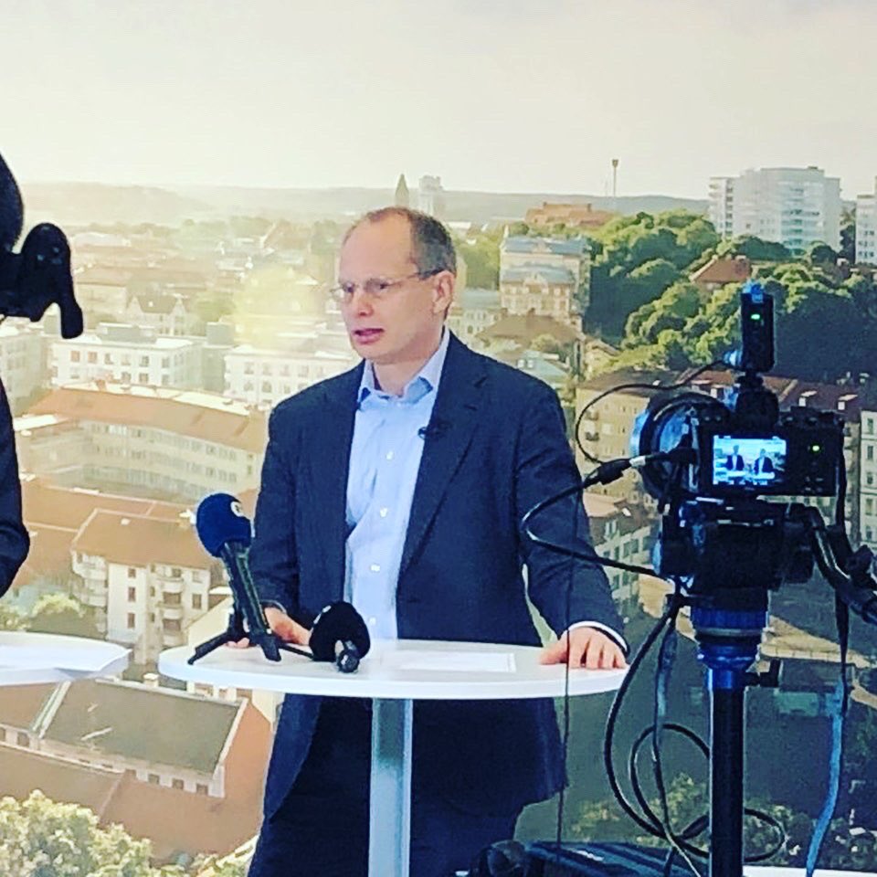 Volvo Bussar har fått den hittills största enskilda ordern på elbussar i Europa. Volvo Bussar kommer att leverera 157 eldrivna ledbussar till Transdev med start 2020. Bussarna kommer att gå i trafik på ett flertal busslinjer i Göteborg. #volvobussar #elbussar #kollektivtrafik