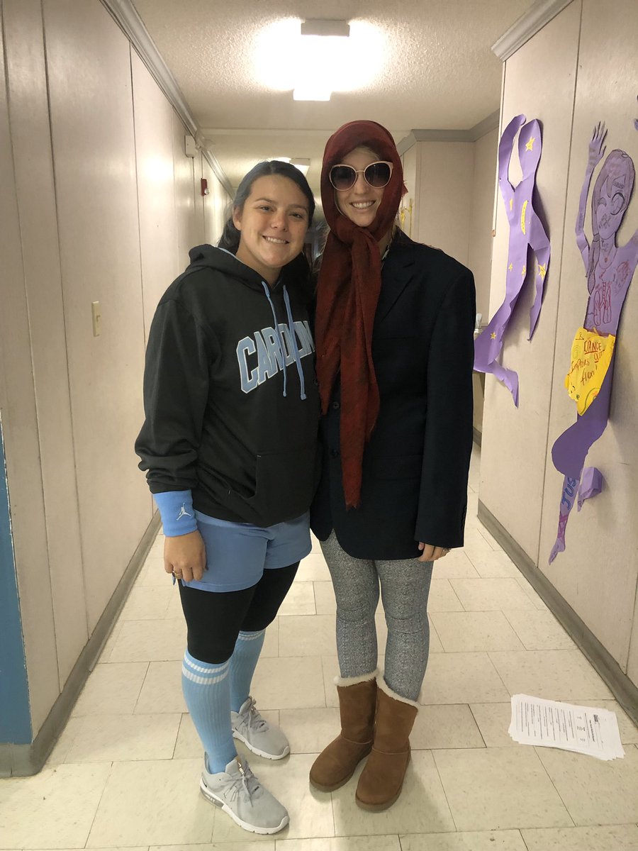 CoachCCox_'s tweet photo. Carolina girls, best in the world ππ Also, got Cam Newton to take a pic with me after the press conference #SportsDay #SpiritWeek2k19 #WeB4MeEWA @CoachPope_EWA https://t.co/Qlts9q0rBm
