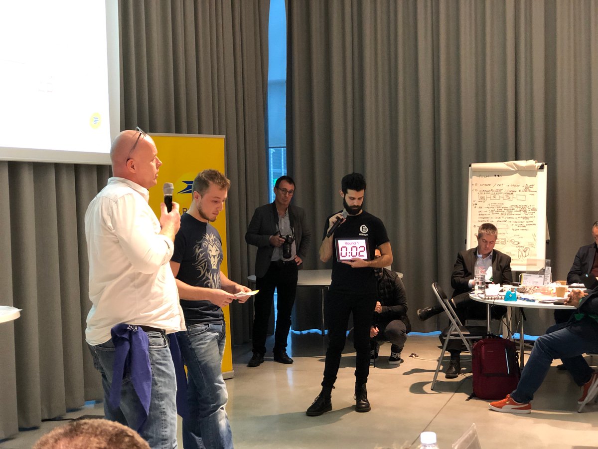 BeMyAppFR's tweet photo. Un jury atmosphérique, les présentations ficelées, on y est! Les démos finales des #RecommanDays, après 48h de dur labeur pour composer la nouvelle Lettre Recommandée, c'est maintenant au @GroupeLaPoste par @LaPosteBusiness ! ⚡️👌 https://t.co/HgPXtAkO7v