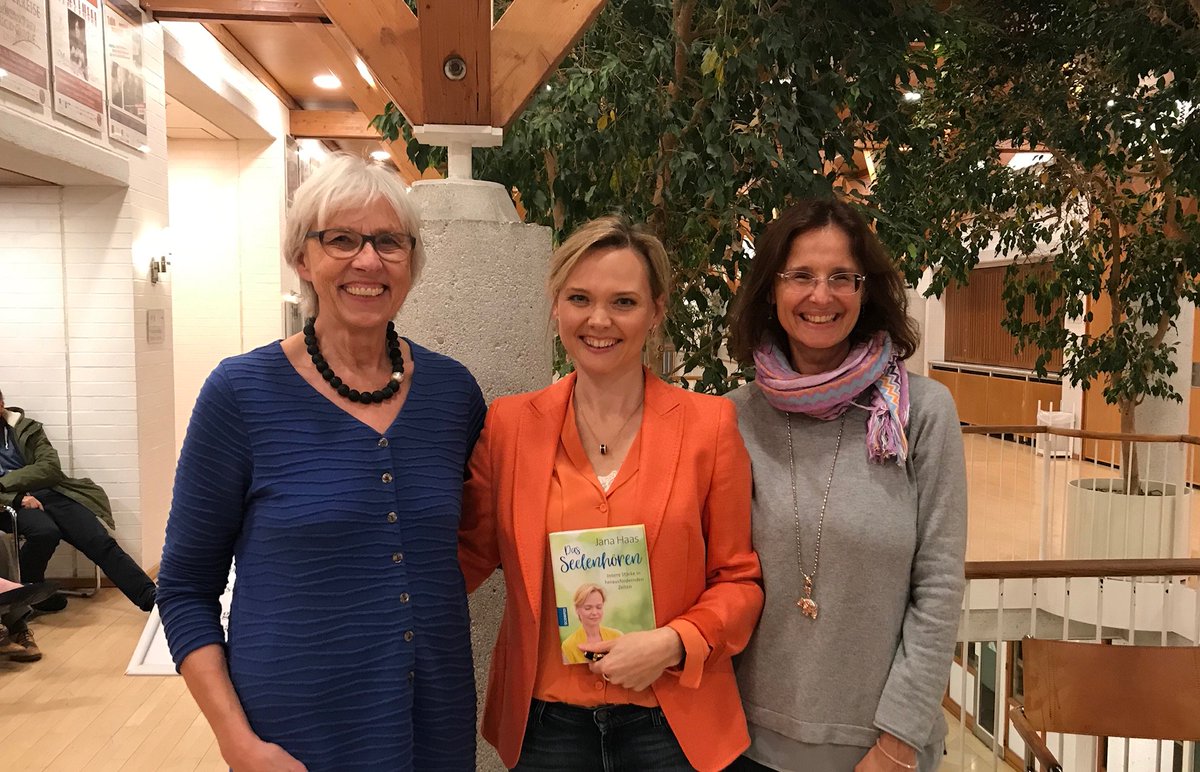 ScorpioVerlag's tweet photo. Jana Haas begeisterte gestern Abend in München. Über 350 Zuschauer waren zum Vortrag "Mit Seelenqualität zu Liebe und Erfolg!" gekommen. Weitere Tourdaten findet ihr auf https://t.co/F1G61TigSc und zum neuen Buch geht es hier lang https://t.co/NzwegawWn8
#janahaas #scorpioverlag https://t.co/kAaNyvQuxq
