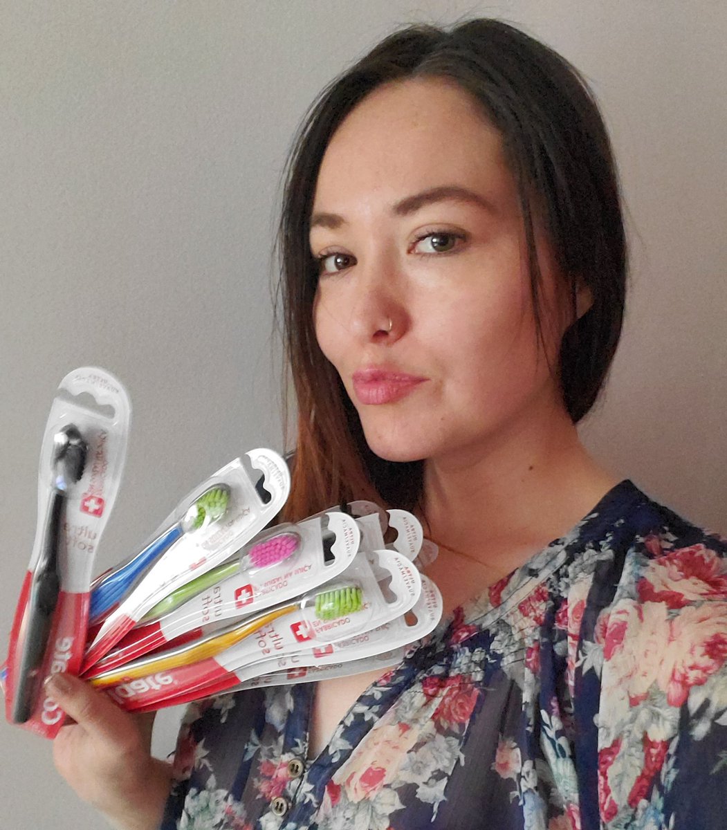 triplewpuntolau's tweet photo. Estrenar cepillo de dientes definitivamente es uno de los pequeños placeres de la vida y más cuando es taaan suave como el nuevo #colgateultrasoft #miladosuave gracias @InsidersLatam y @ColgateLatam https://t.co/jXpzMFLCHp