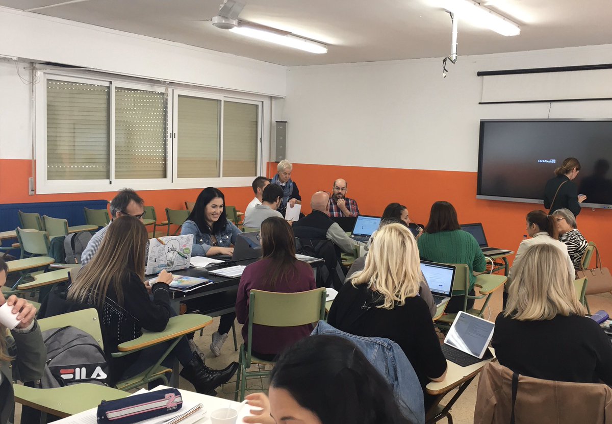 rafa_atienza's tweet photo. Reunió de les direccions escolars i l’equip EduLab de Manises i Xirivella per a confeccionar els documents necessaris en la implementació de les Programacions Didàctiques a Educació Primària per competències clau i inclusives! Seguim millorant la qualitat educativa! https://t.co/evMpi3DOSL
