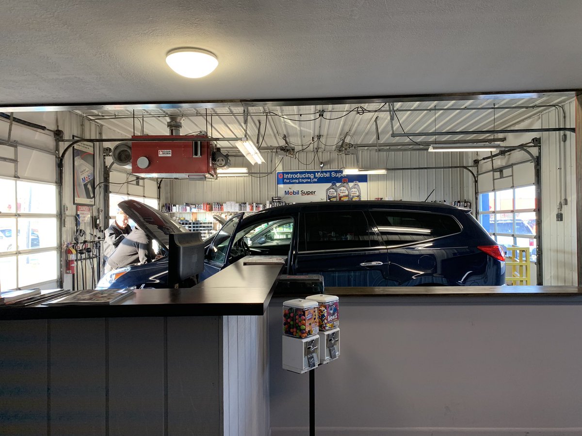 GraphicsKing209's tweet photo. Getting the #OilChanged @ColescottsMobil #Chevy #Traverse #SupportLocal https://t.co/c0F7QAwaq9