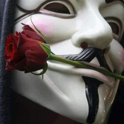 ARGENTALATAM's tweet photo. Hoy es el día de la
#MillonMaskMarch, símbolo de resistencia postmoderna, basada en el rostro de Guy Fawkes, quién fue detenido por intentar destruir el Parlamento Británico, episodio llamado "Conspiración de la Pólvora". El cómic y el cine resignificaton su lucha.
@hectorelmas https://t.co/3PJ8aerTmu