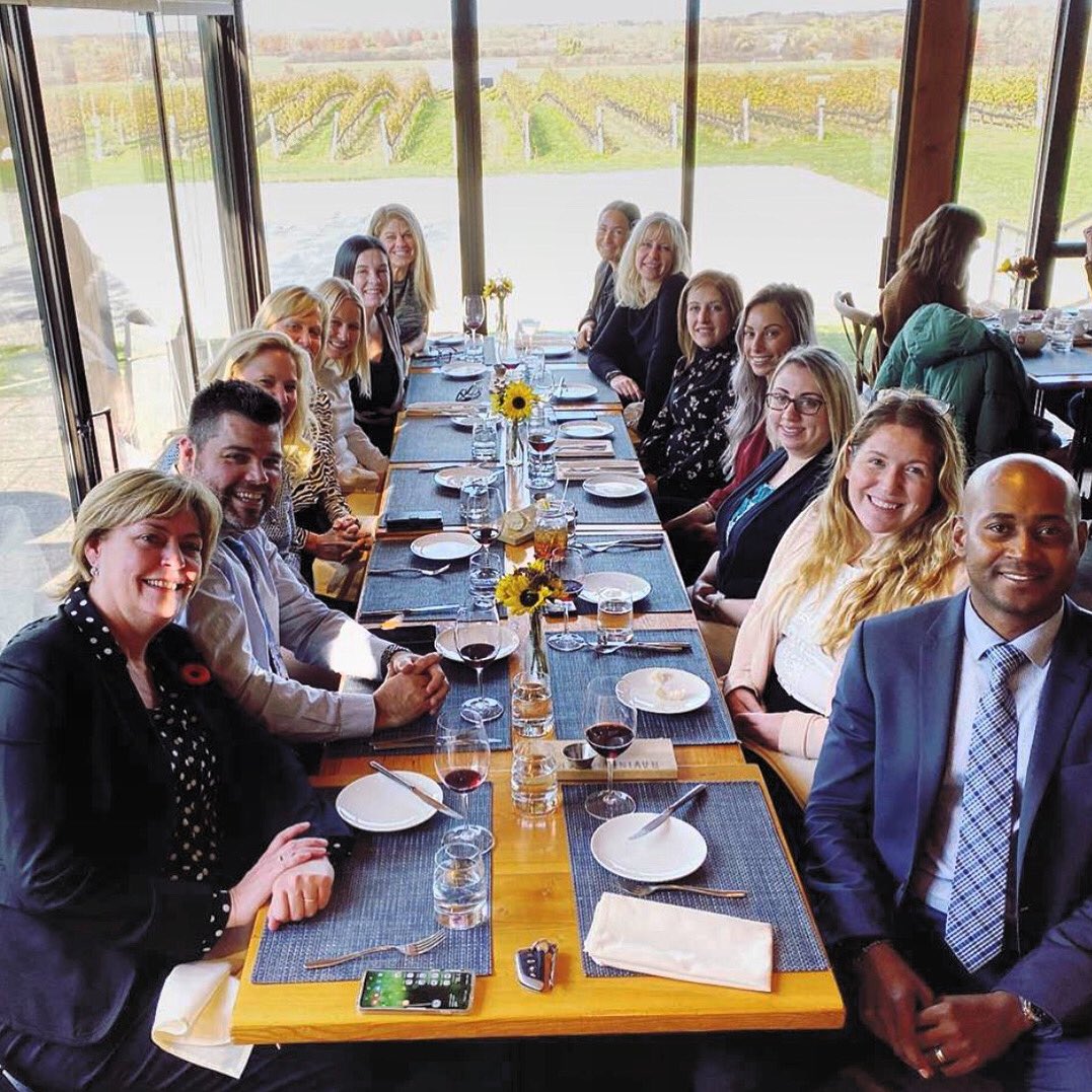 wheres_al_waldo's tweet photo. Delicious lunch, beautiful views, best company! 🥂🍂 Thanks @RavineVineyard for having the @WhiteOaksResort sales and services team out to see your new events facility and for lunch! It is gorgeous!
#diningpartner #niagaraevents #hospitality https://t.co/KdbKsux4gz