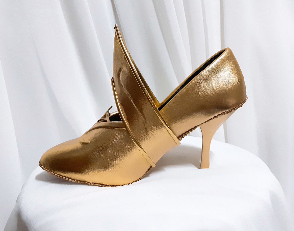 ASASD0130's tweet image. 10월에 작업했던 다양한 형태의 신발들🥰

[부츠]페그오 - 클레오파트라
[힐]사이퍼즈- 엘프리데 스페셜코스튬
[운동화]리그오브레전드- kda아리ts (팬아트)

의상과 함께 주문시 신발도 디자인 맞춤 제작가능합니다