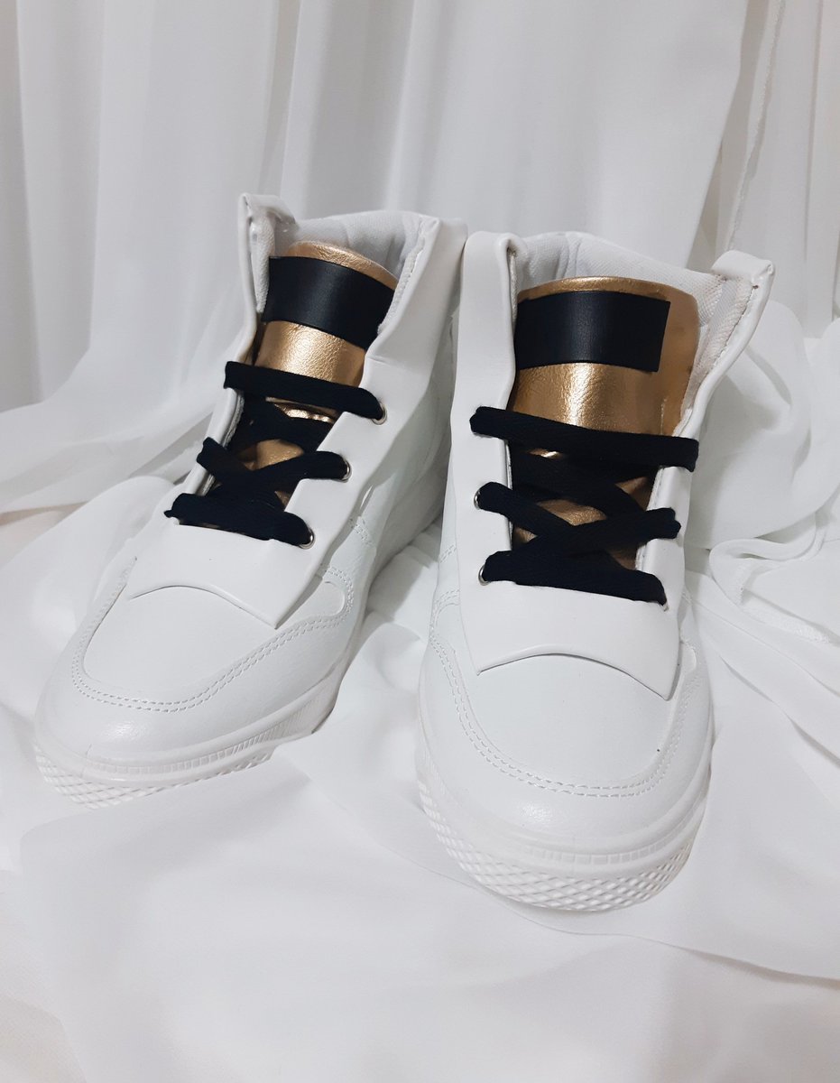 ASASD0130's tweet image. 10월에 작업했던 다양한 형태의 신발들🥰

[부츠]페그오 - 클레오파트라
[힐]사이퍼즈- 엘프리데 스페셜코스튬
[운동화]리그오브레전드- kda아리ts (팬아트)

의상과 함께 주문시 신발도 디자인 맞춤 제작가능합니다