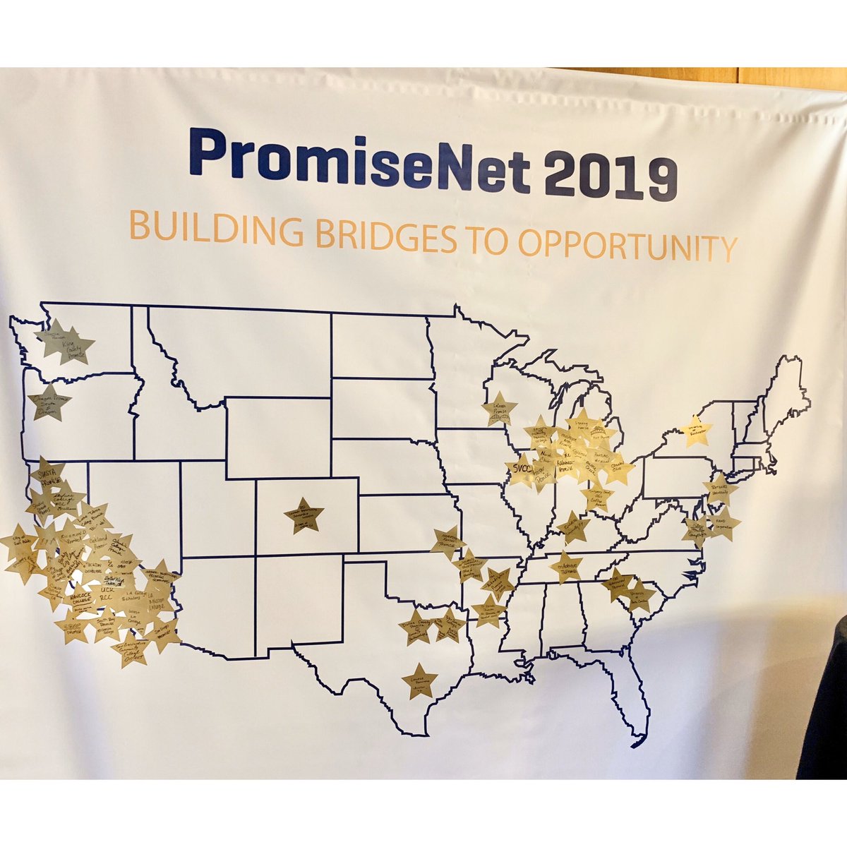 Energized by #PromiseNet2019 surrounded by pioneers for #CollegePromise. The movement is on the rise with more than 320 promise programs nationally 📈
#Bridge2opportunity