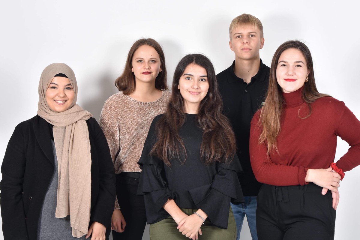 RsInfocom's tweet image. Salut tout le monde! Ici votre nouvelle équipe! 
C’est sur ce compte que seront diffusées les infos concernant le DUT Info-Com!
N’hésitez pas à follow pour suivre note team, et à bientôt aux JU, Journées des Carrières, JPO et dans vos lycées 😉