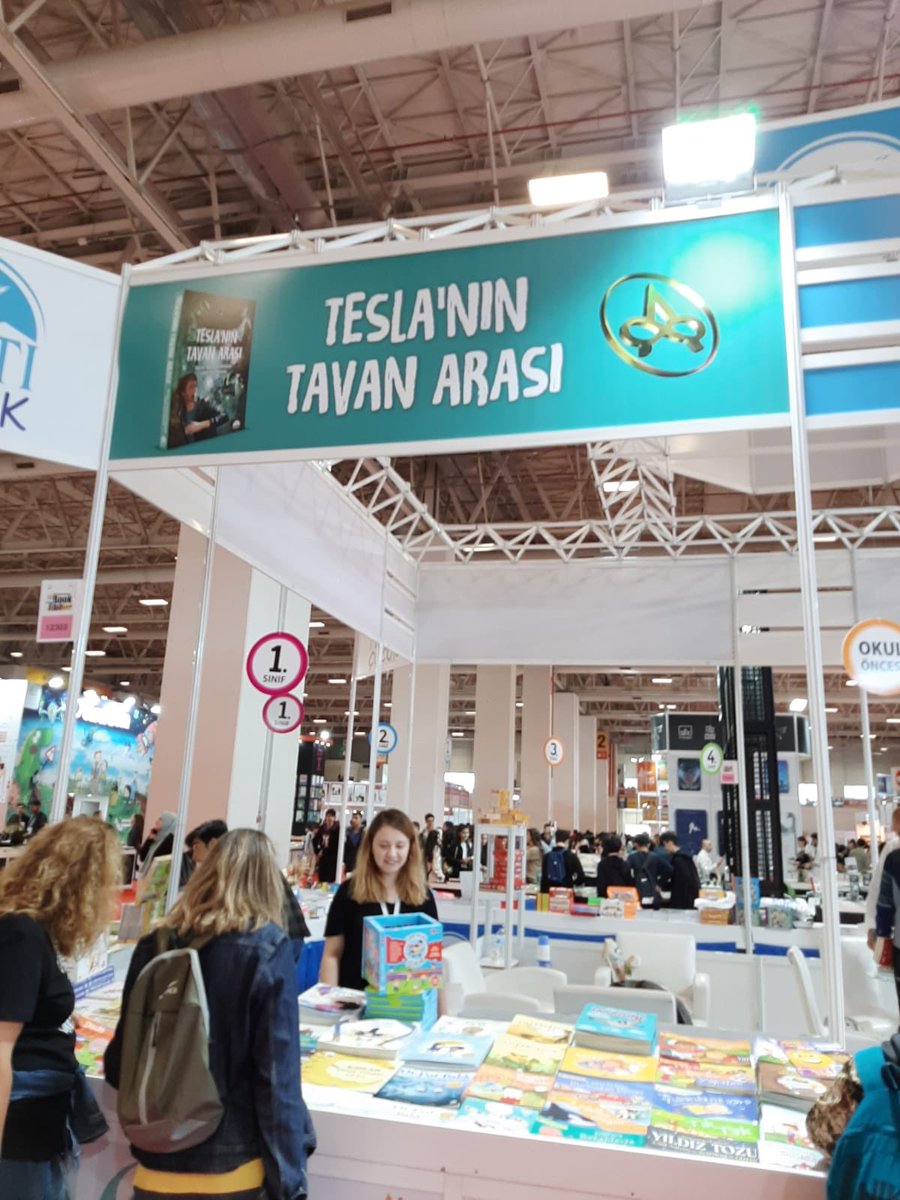 Kapağını çizdiğim kitap Tüyapta pankartta :,) kalbimmmmmm