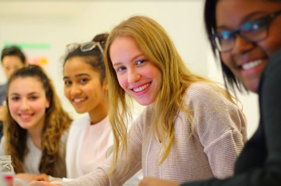 learningcode's tweet image. Social media can be a tool to help sustain lasting connections with the people in our lives, but it doesn&apos;t come without critiques. How do you protect yourself and maintain your privacy on social media? #clcCode4Change