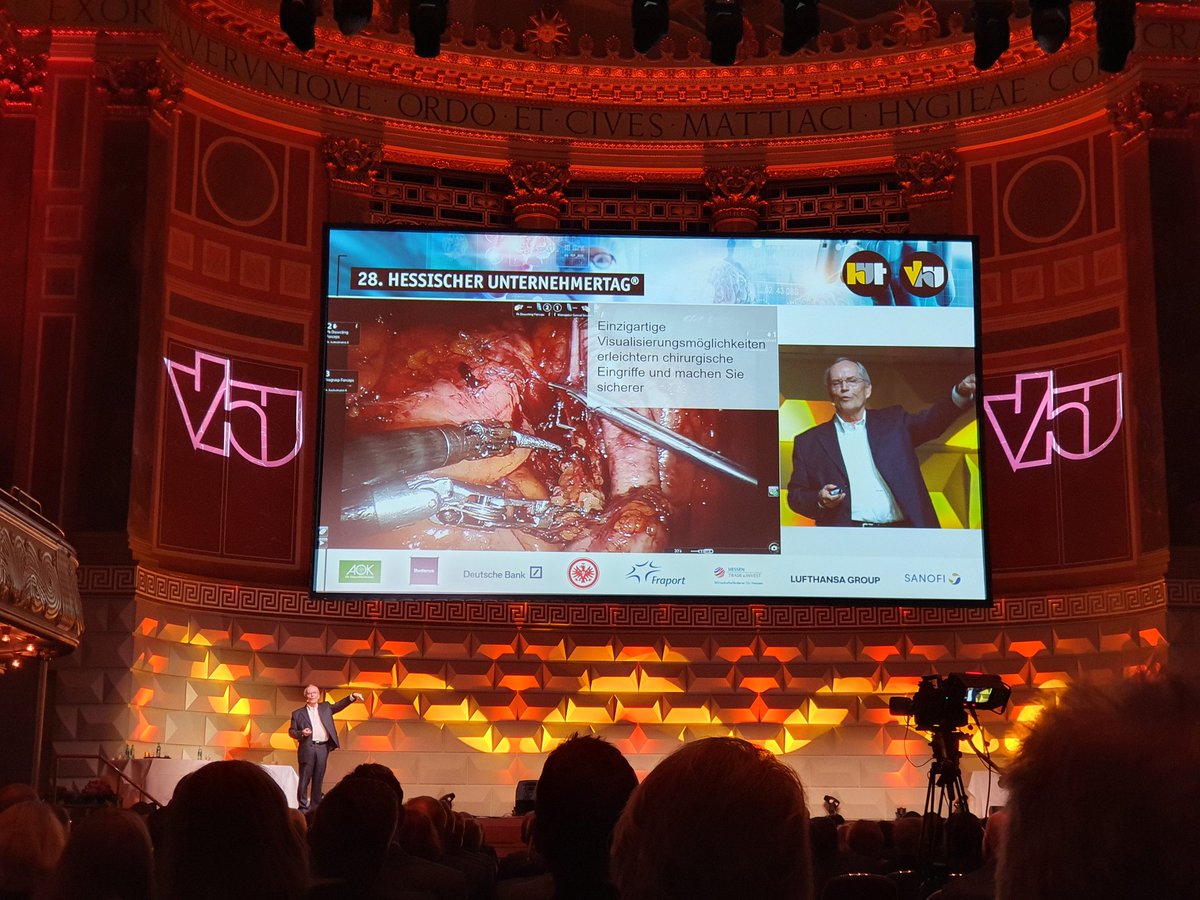 VhUHessen's tweet photo. Prof. Große zeigt beim #HUT2019 ganz viel Herz! ❤️❤️❤️
@bbraun_de https://t.co/nM0kYoxg4N