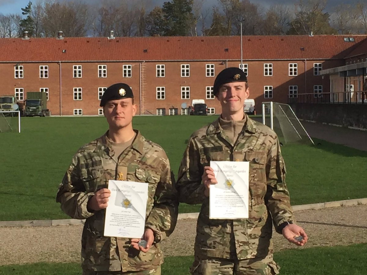 To gardere har modtaget Chefen for Den Kongelige Livgardes Mønt.

Flot indsats 👍🏻💪🏼💂🏼‍♂️

<a href="/Trinebramsen/">Trine Bramsen</a> <a href="/forsvaretdk/">Forsvaret</a> #garderliv #ProRegeEtGrege #EnGangGarderAltidGarder 

facebook.com/34429833175/po…