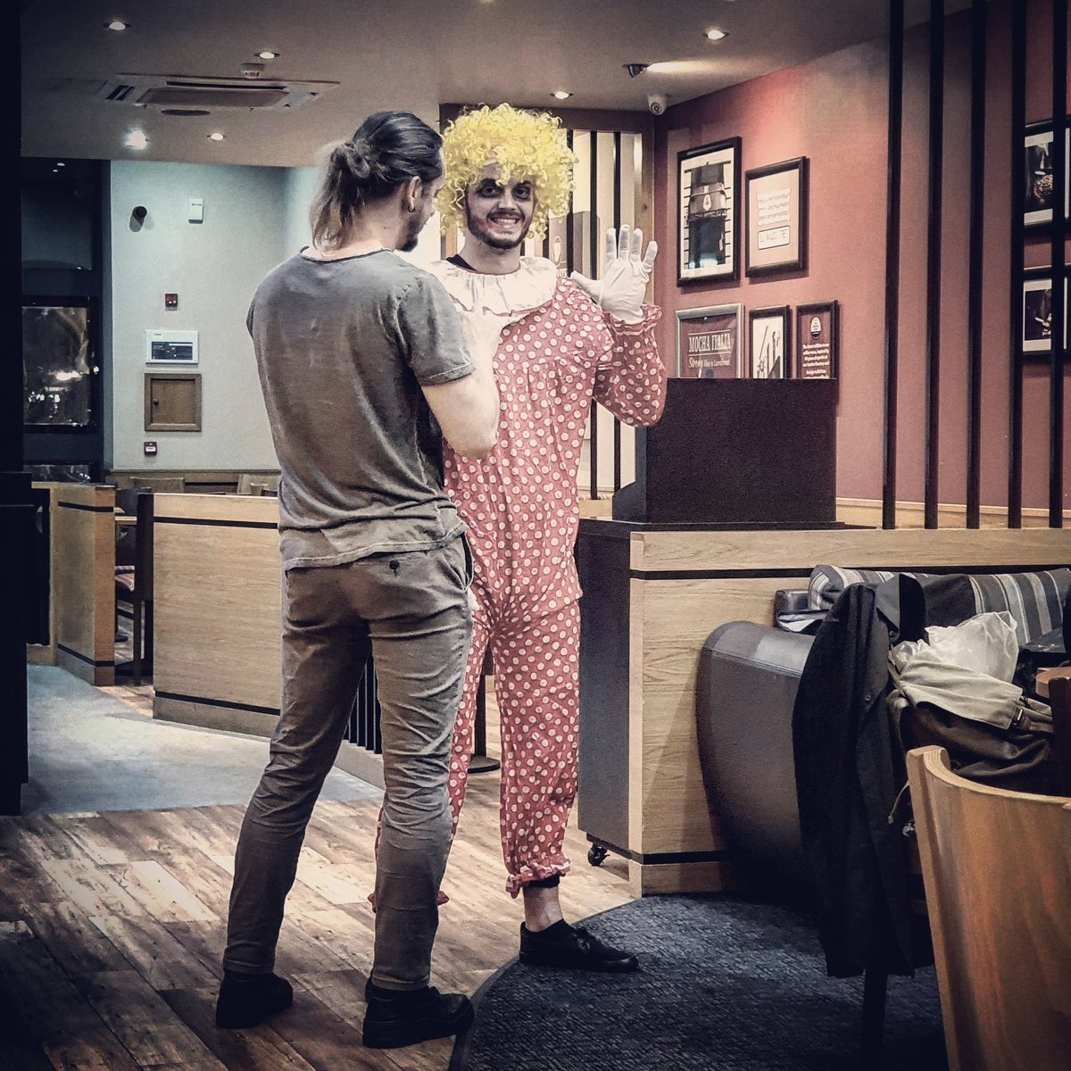 CaveDemon's tweet photo. Clowning around on the set of Closing Time (2019) 🤡 https://t.co/YwiYAnlajb