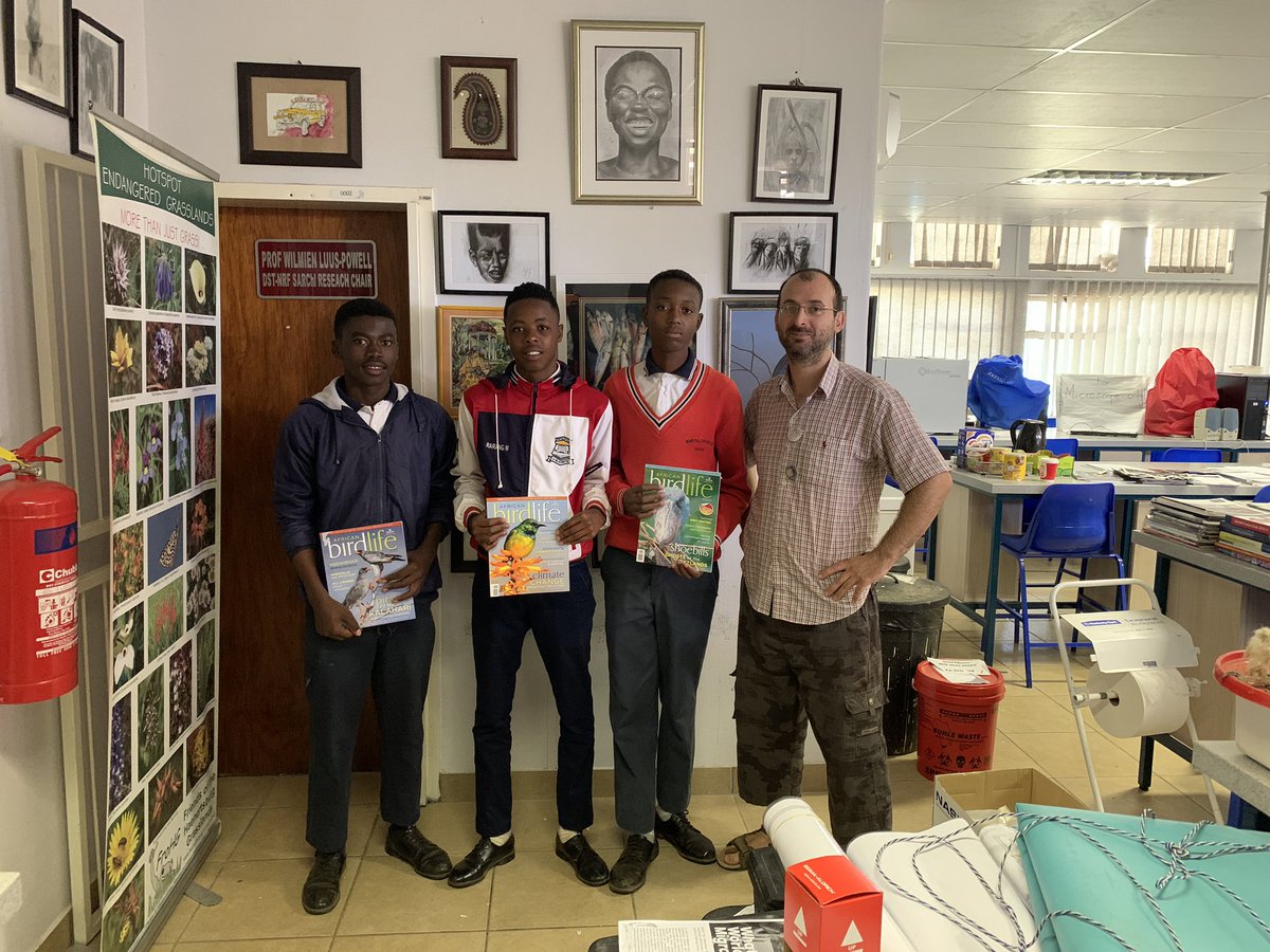 AliHalajian's tweet photo. Nice visit of 3 passionate pupils of #MafolofoloHighschool #Solomondale to our lab #SARChILuusPowell @ULvarsity .
We had great chat about #biodiversity #AnimalDiseases #HumanWildlifeConflict #ULArtiestLab
They promised to come for a #dissection.
Thanks @BirdLife_SA for magazines. https://t.co/fchsySg2WM