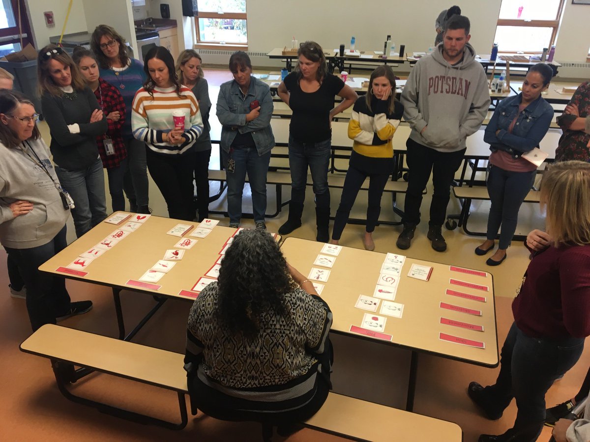 MMS_CSDA's tweet image. MMS staff wrapped themselves in Montessori philosophy and delivery of materials/ instruction during today’s conference day.