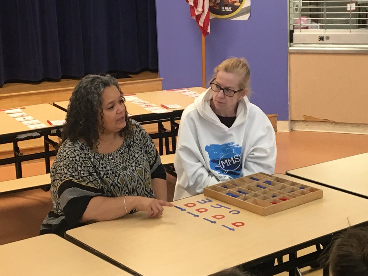 MMS_CSDA's tweet image. MMS staff wrapped themselves in Montessori philosophy and delivery of materials/ instruction during today’s conference day.