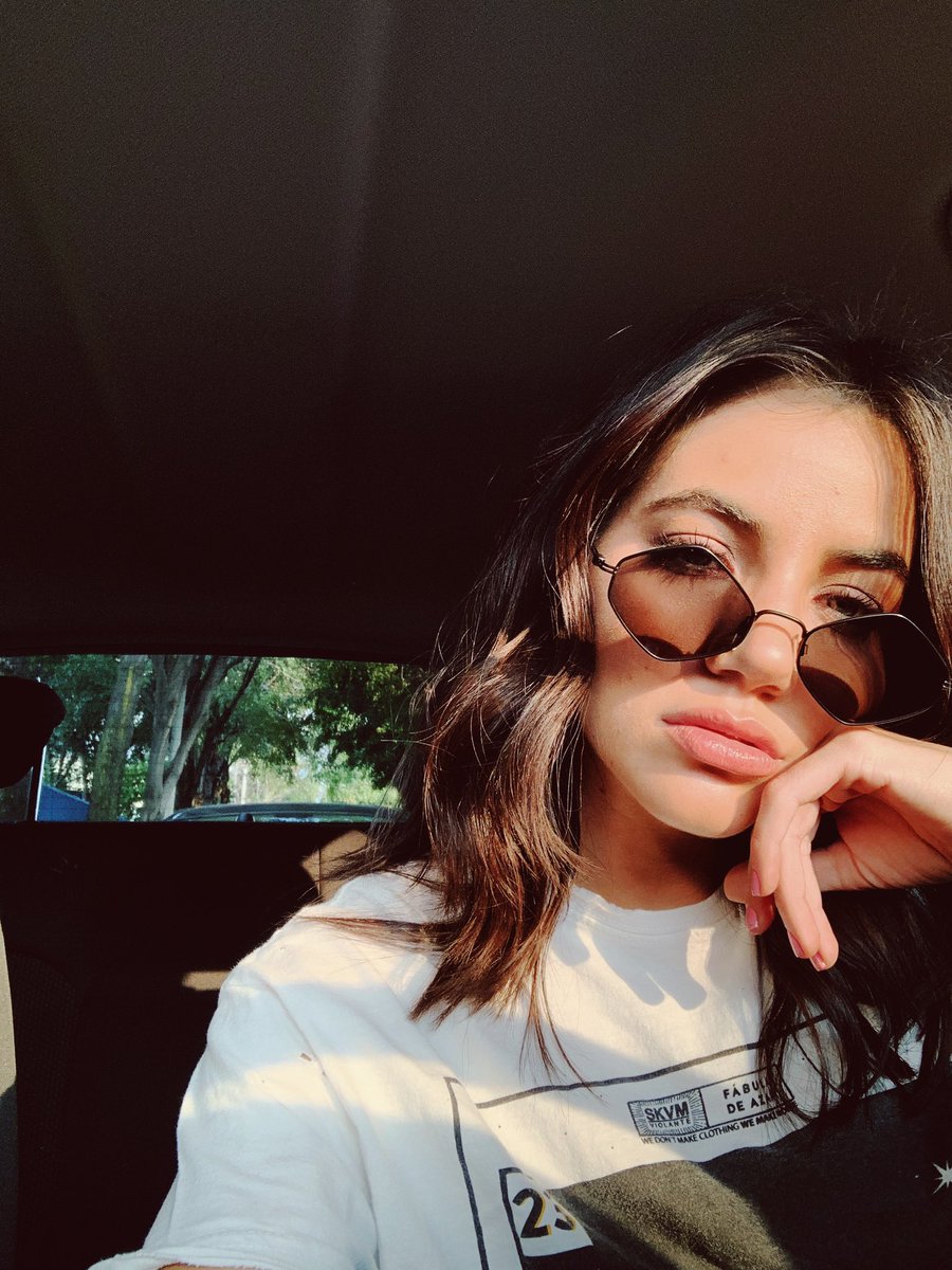 elavelden's tweet photo. Bonito martes , acá los saludo desde mi coche 🚗 https://t.co/sDTMOKAY6z