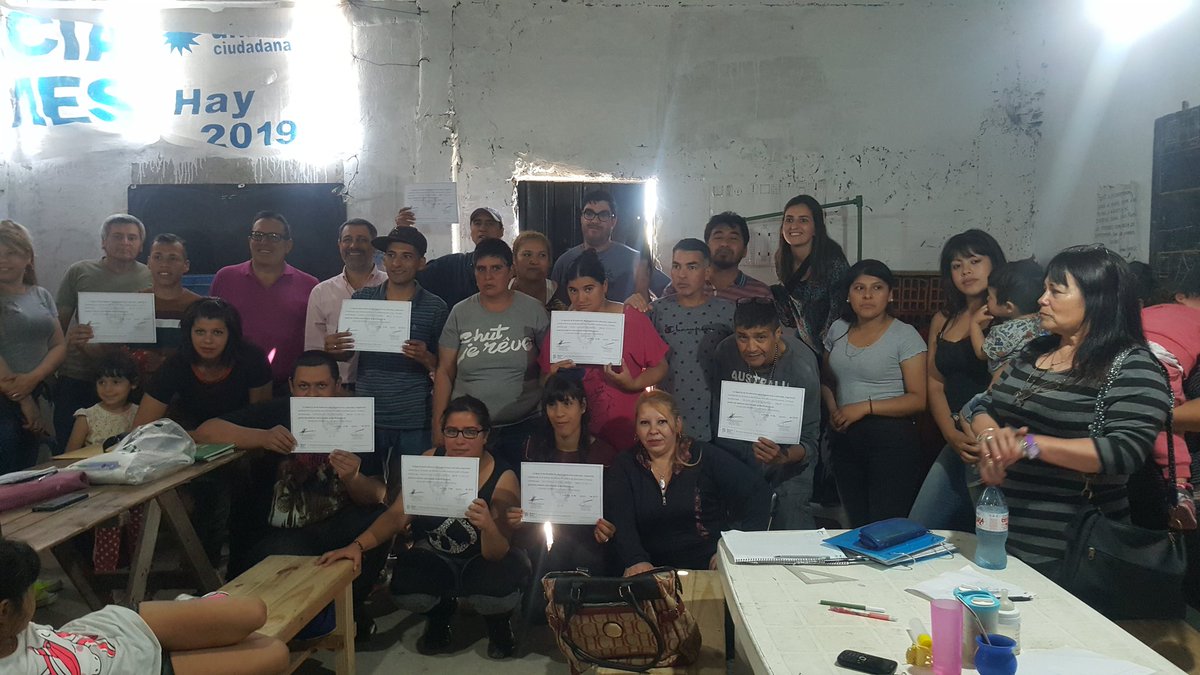santidelaba's tweet photo. Entregamos certificados de saberes en Quilmes a titulares de Hacemos Futuro, Ministerio de Desarrollo Social @gzinny @gfalvarez @Complaborales @MatiasKelly Gran esfuerzo y felicodad de la gente https://t.co/zqIxnDDFFW