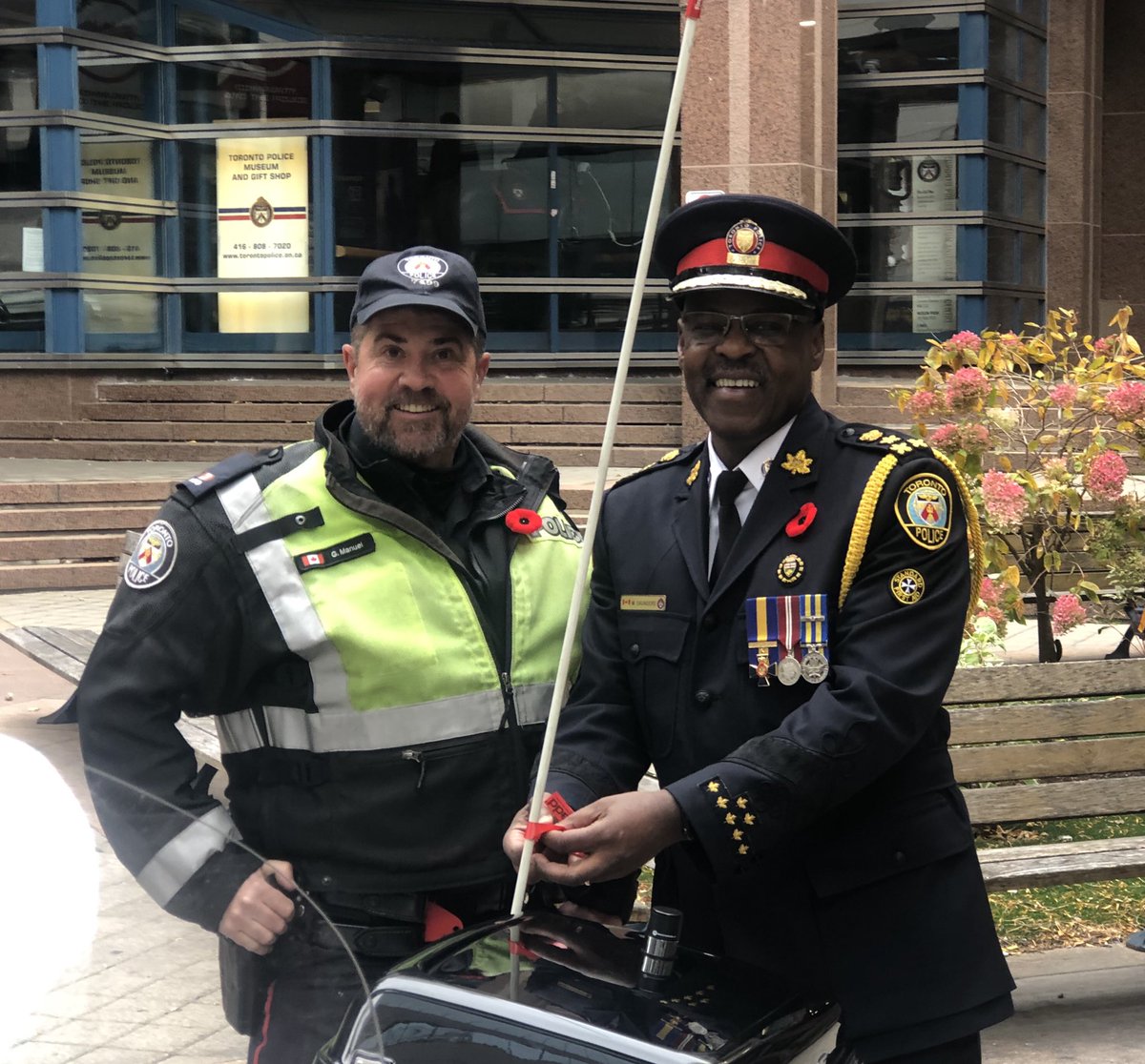 TPSMotorSquad's tweet photo. At TPS Headquarters today to launch MADD Toronto’s Red Ribbon Campaign for this season.
Chief Saunders took the time to tie a ribbon to his favourite TPS vehicle....
#HM44 https://t.co/Fd1Fv5MzfL